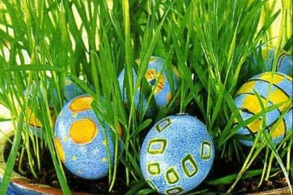 Світло і радість: як прикрасити пасхальний стіл