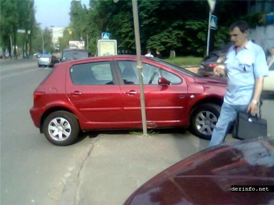 КросаФци доріг. Коли скла просять цегли. Чудеса парковки