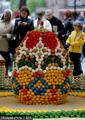 Майдан Незалежності закидали яйцями. ФОТО