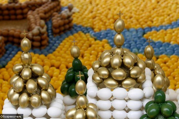 Майдан Незалежності закидали яйцями. ФОТО