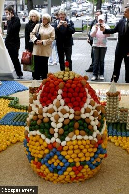 Майдан Незалежності закидали яйцями. ФОТО