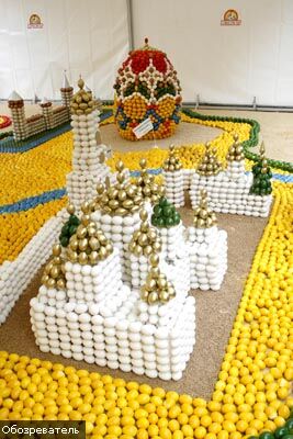 Майдан Незалежності закидали яйцями. ФОТО