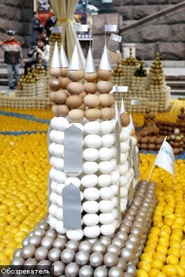 Майдан Незалежності закидали яйцями. ФОТО