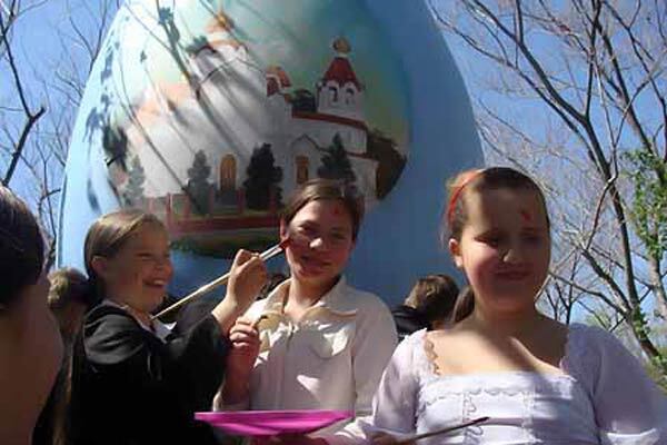 В Крыму установили самое большое в стране пасхальное яйцо
