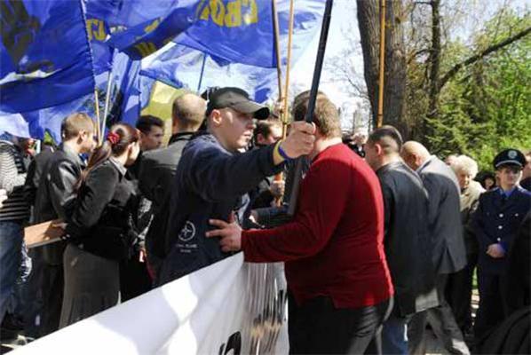 В Луганске подрались из-за УПА