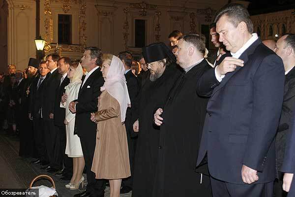 Як святкують Великдень політики і прості українці