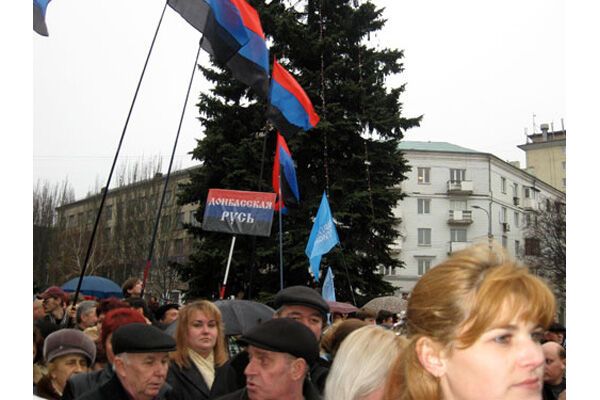 Янукович возглавил антиНАТОвский пикет в Киеве