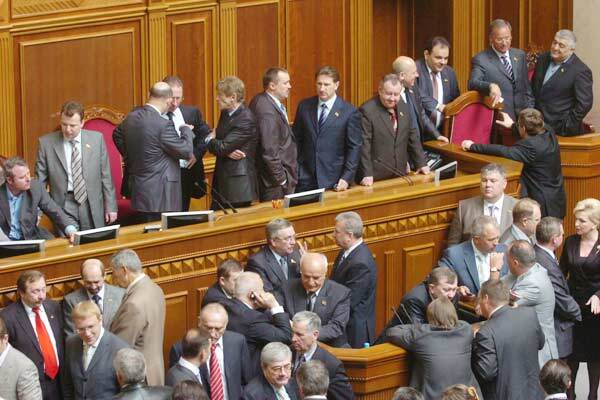 БЮТ снова заблокировал трибуну парламента