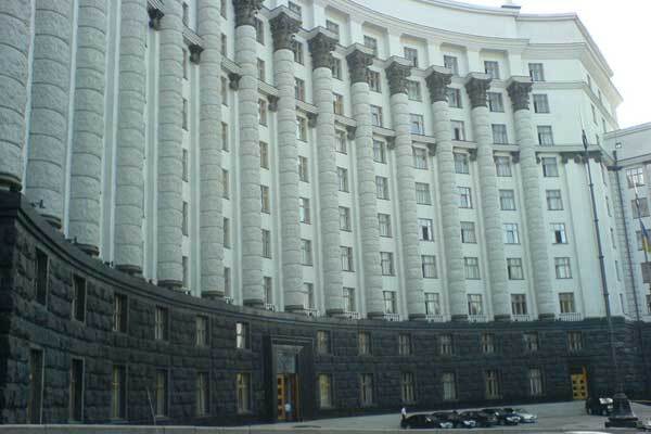Прем'єр віддала Кабмін Президенту