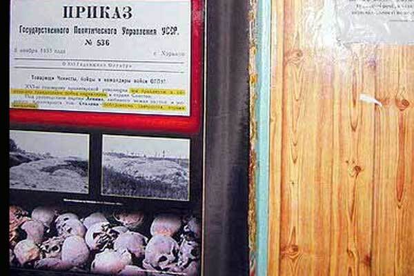 У столичній школі дітей лякають Голодомором