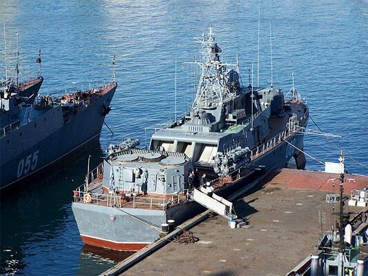 Росія відповіла на виведення Чорноморського флоту ультиматумом