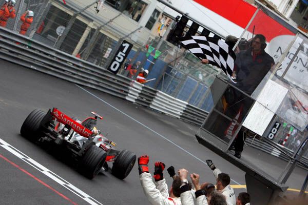 Хэмилтон победил на Гран-при Монако за два круга до финиша!