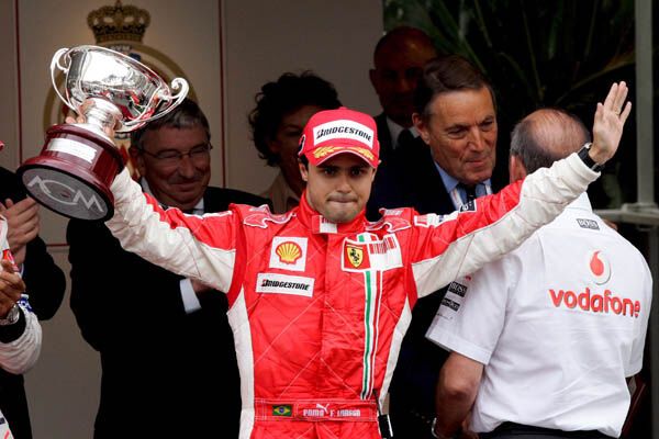 Хэмилтон победил на Гран-при Монако за два круга до финиша!