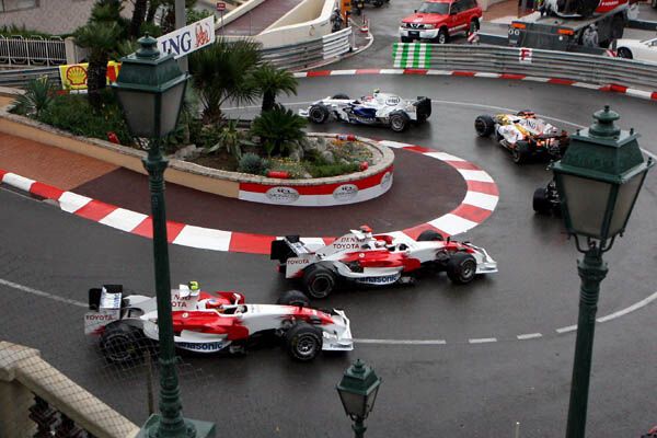 Хэмилтон победил на Гран-при Монако за два круга до финиша!