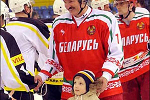 Лукашенко показав білорусам малолітнього сина
