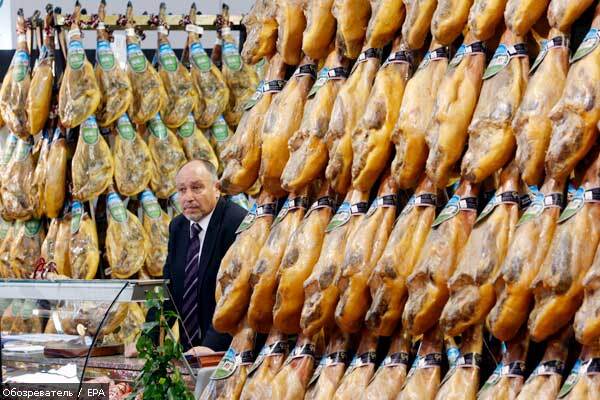Испанцы так обнищали, что покупают еду в кредит