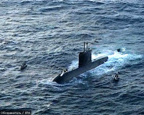 Британський атомний підводний човен врізалася в скелі