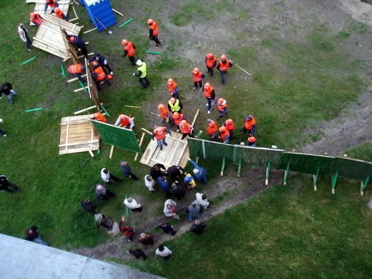 Строители забросали камнями жителей Воскресенки 