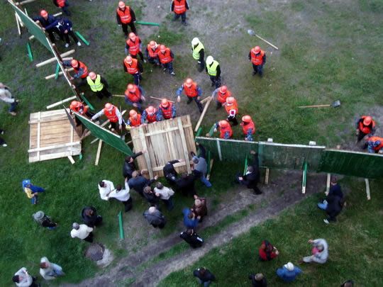 Строители забросали камнями жителей Воскресенки 