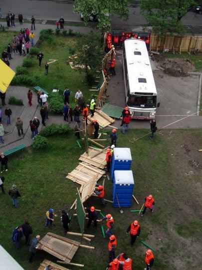 Строители забросали камнями жителей Воскресенки 