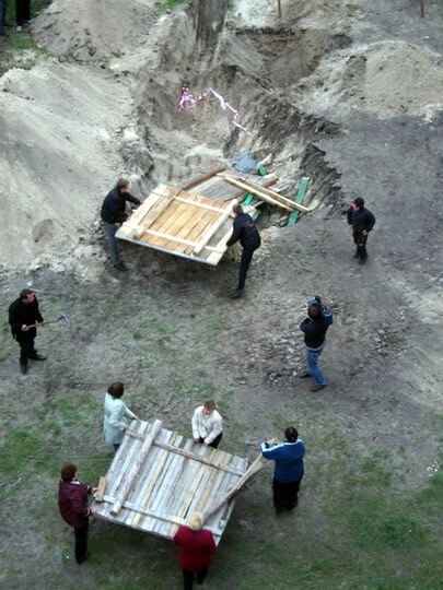 Строители забросали камнями жителей Воскресенки 