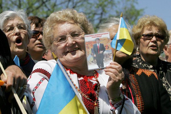 Ющенко їздив до Канади за маточним молоком