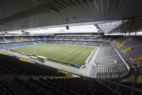 Стадион "Стад-де-Суисс Ванкдорф" (Берн)