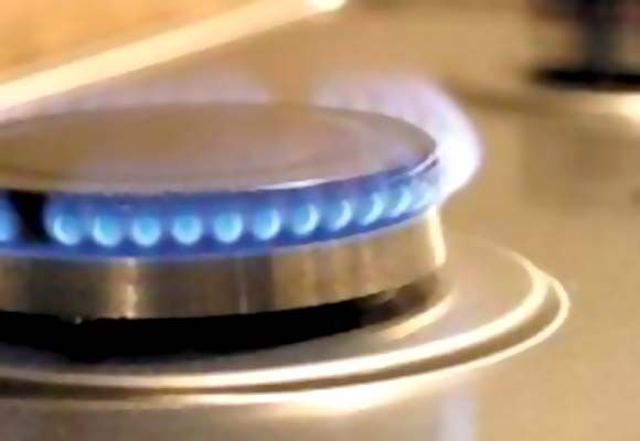 Підвищення цін на газ для населення затягують політики