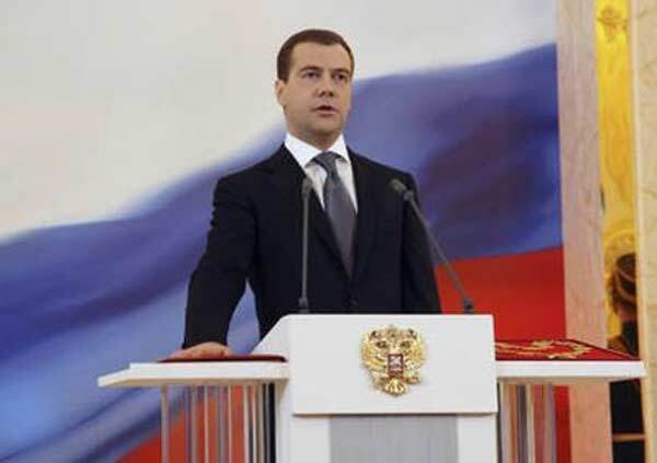 Россия пьет за ДАМ!