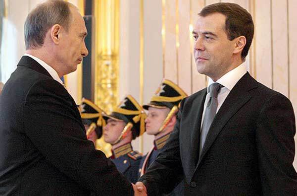 Россия пьет за ДАМ!