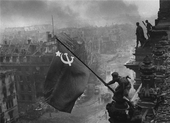 Знамя сфальсифицировано, часы спрятаны, облака придуманы 