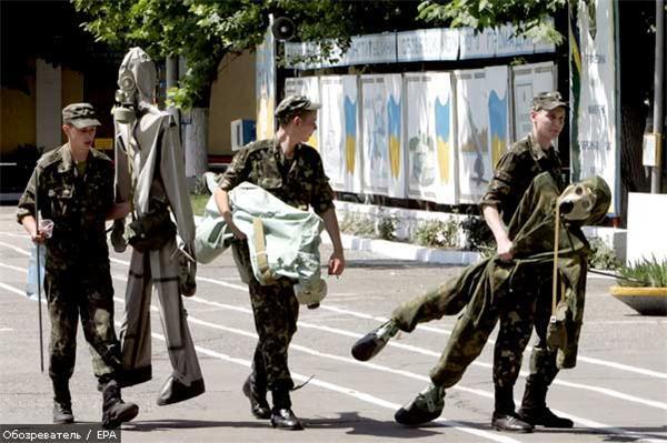 Ющенко обвинил Тимошенко в срыве перевода армии на контракт