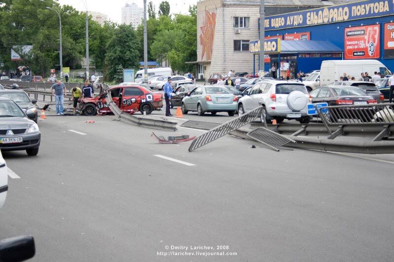 Жуткое ДТП: 19-летний водитель "напоролся" на отбойник