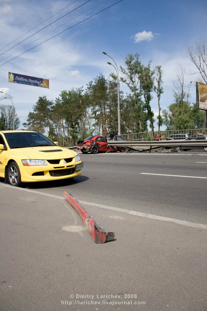 Жуткое ДТП: 19-летний водитель "напоролся" на отбойник