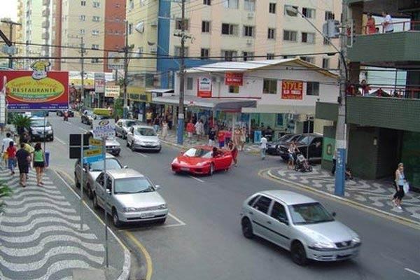 У Ferrari закончился бензин! На этом беды только начинались...