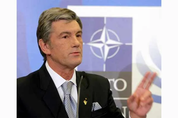 Ющенко знает, как заставить украинцев поверить в НАТО 