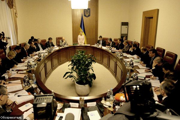 Премьер согласна потратить на 20 млрд больше