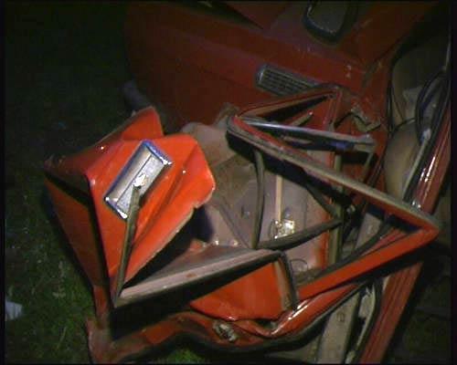 Жуткое ДТП в Киеве! Легковушку размазало о столб...