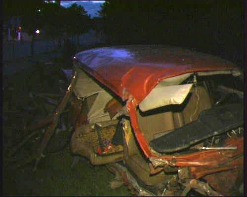 Жуткое ДТП в Киеве! Легковушку размазало о столб...