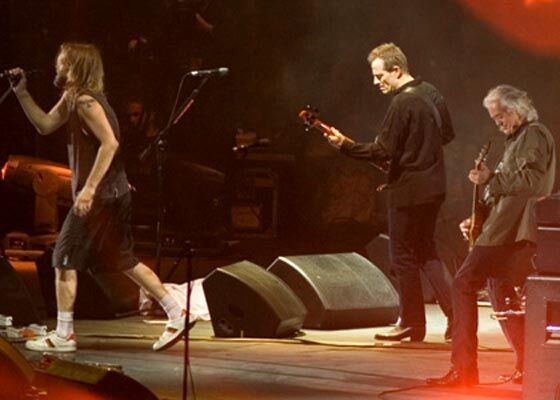 Led Zeppelin выступили с Foo Fighters