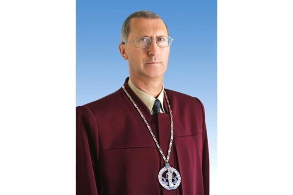 Конституционному  суду советуют "подвесить" коалицию