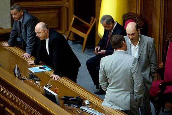 Рада открылась и вернулась к прениям