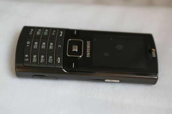 Samsung SGH-D780 DuoS в розвороті