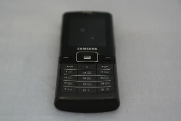 Samsung SGH-D780 DuoS в розвороті