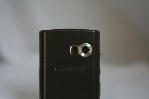 Samsung SGH-D780 DuoS в розвороті