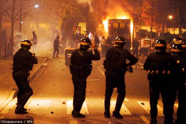 День взятия Бастилии отметили массовыми поджогами
