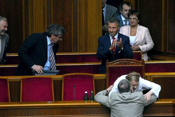 Осенью Тимошенко "переселят" в парламент