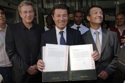 Джоли и Питт продали близняшек за 11 миллионов долларов