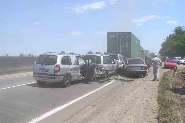 В Николаевской области столкнулись сразу 4 авто