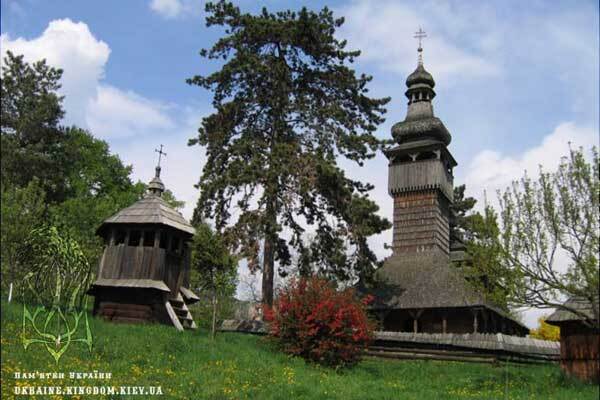 Церква ХІХ століття загорілася від блискавки